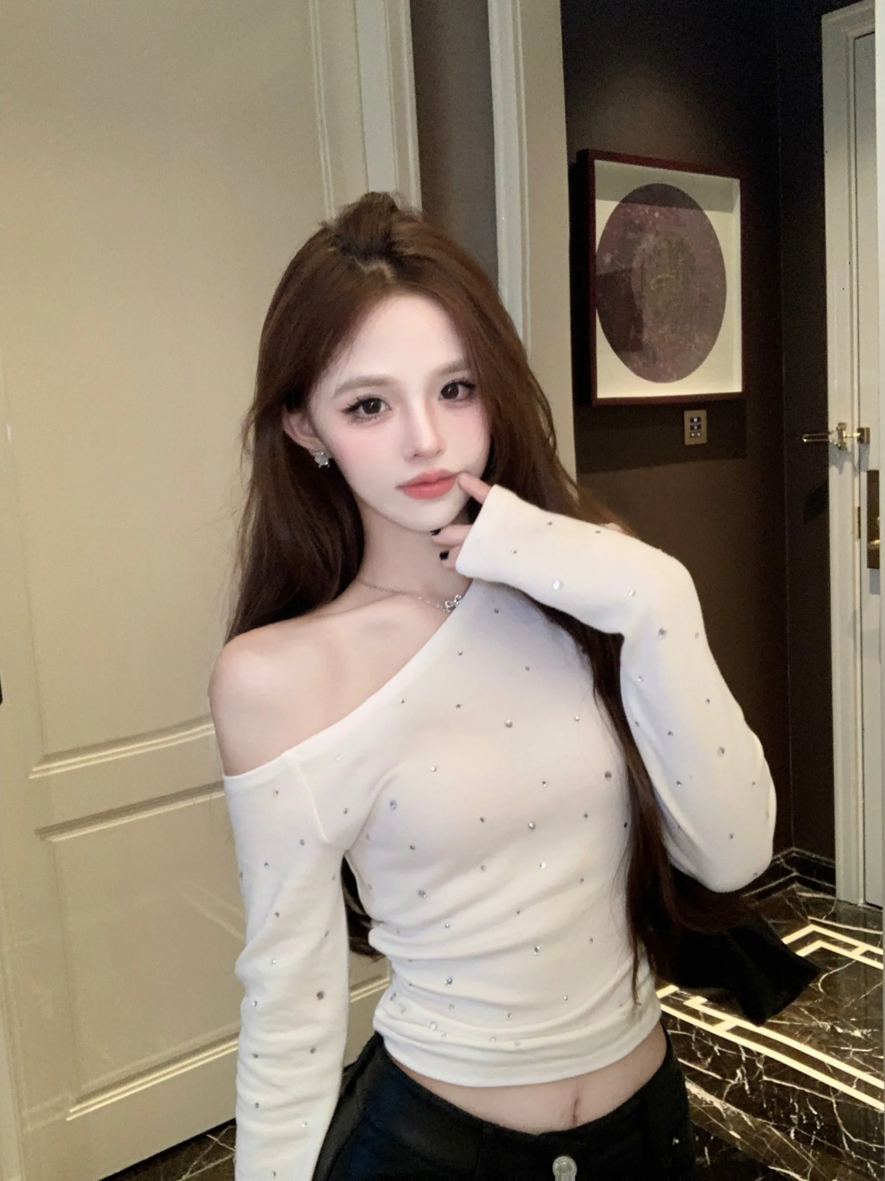 Camiseta de Mujer con Cuello Asimétrico con Incrustaciones de Diamantes Pure Desire, Ajustada a la Cintura, Estilo Informal para Principios de la Primavera...