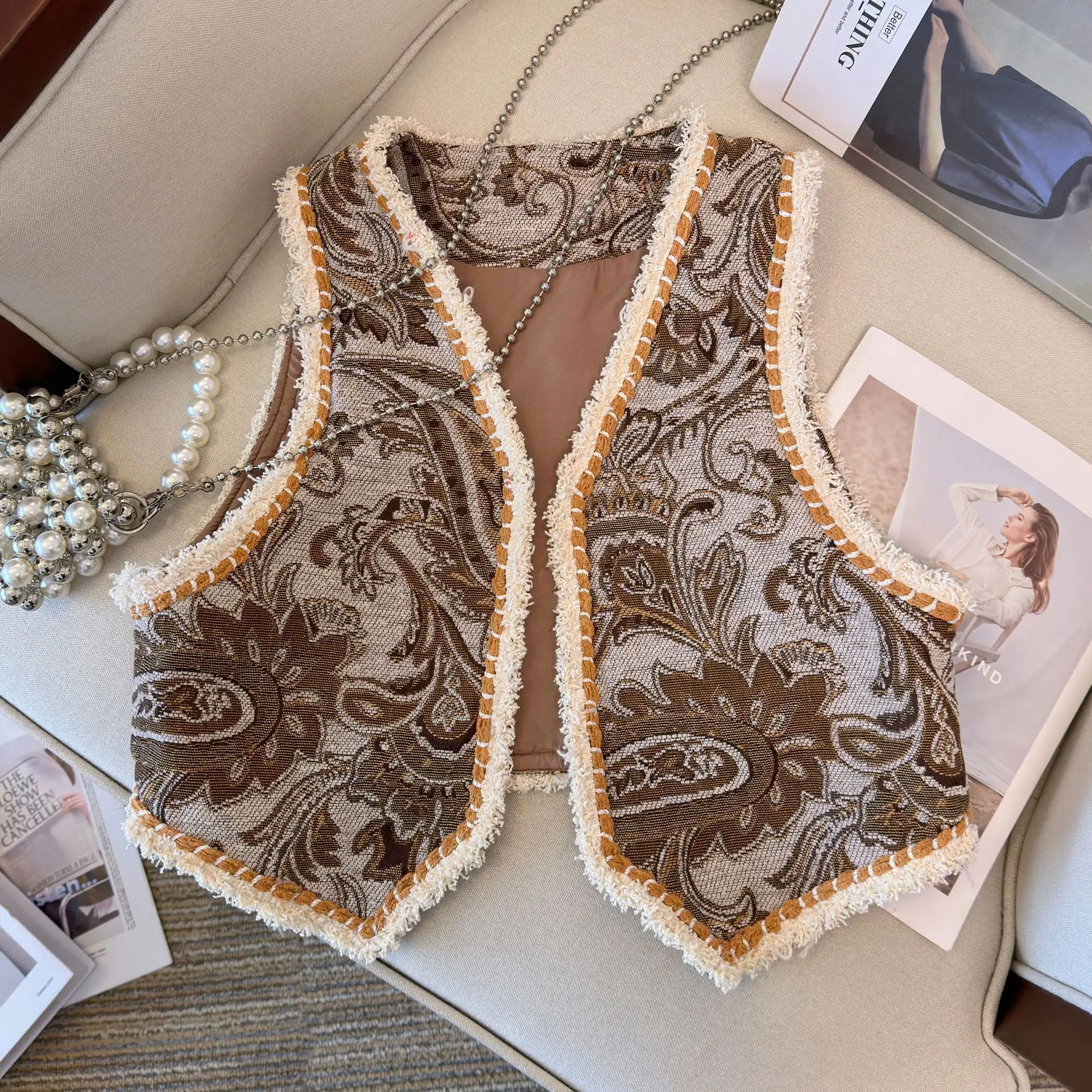 เสื้อกั๊กผู้หญิงทรงวี คอวี ลายดอกไม้ สไตล์เรโทร ทูโทน ลายชนเผ่า  ทรงเข้ารูปเล็ก  แบบเสื้อกล้าม