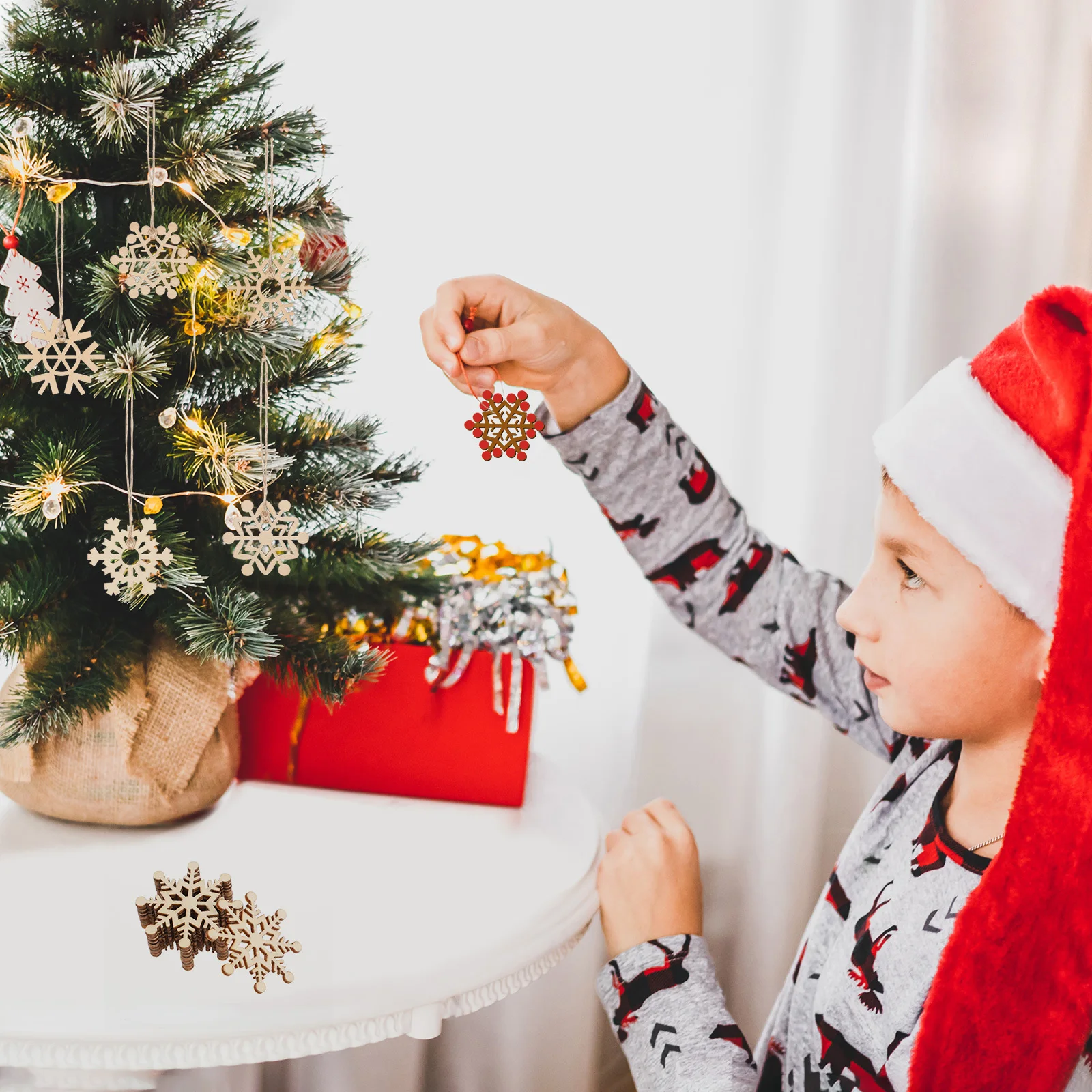 

60Pcs Wooden Hollowed-Out Snowflake Pendant Christmas Hanging Ornament for Tree Home Party Xmas Decoration Craft