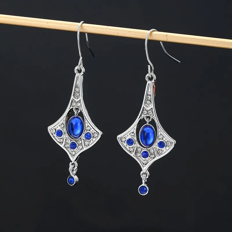 Silvery Retro Hook Hanging Earrings Hollow Geometric Fine Wire Hanging Earrings Elegant Bridal Jewelry Suitable for Wedding Wear