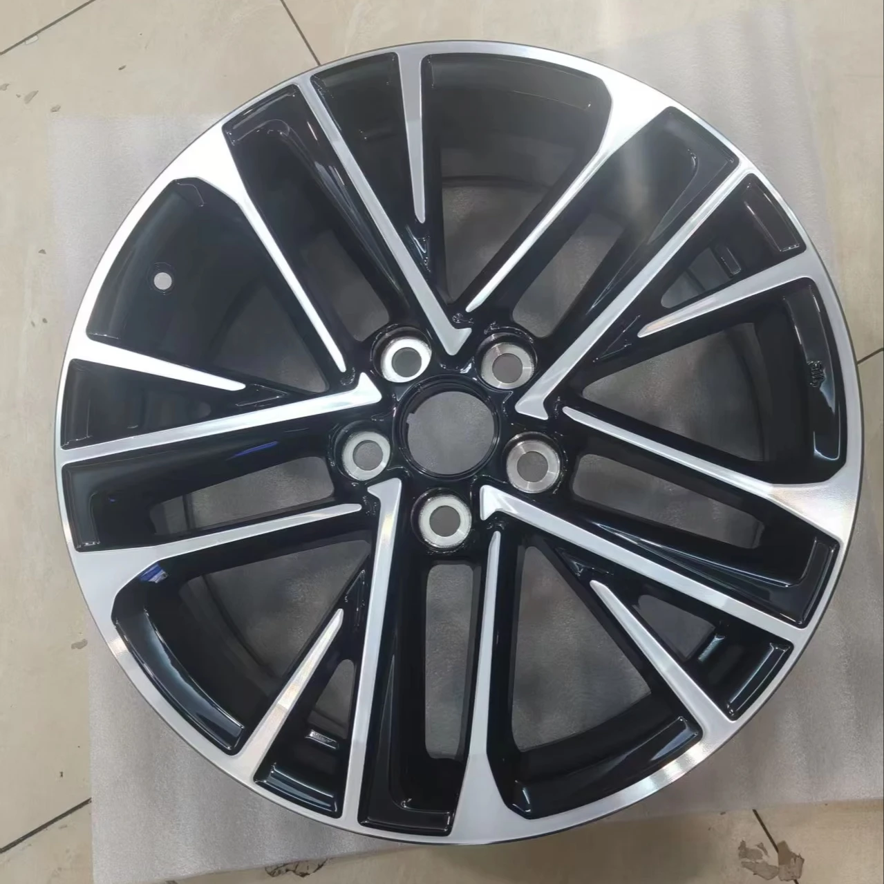 

42611-06M90 4261106M90 Новые оригинальные детали ступицы колеса 18X8J