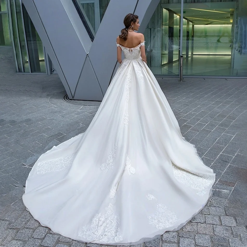 Plus Size Brautkleider A-Linie aus der Schulter Applikationen Brautkleid Arabisch Dubai Islamisch Vestido De Noiva Maßgeschneidert