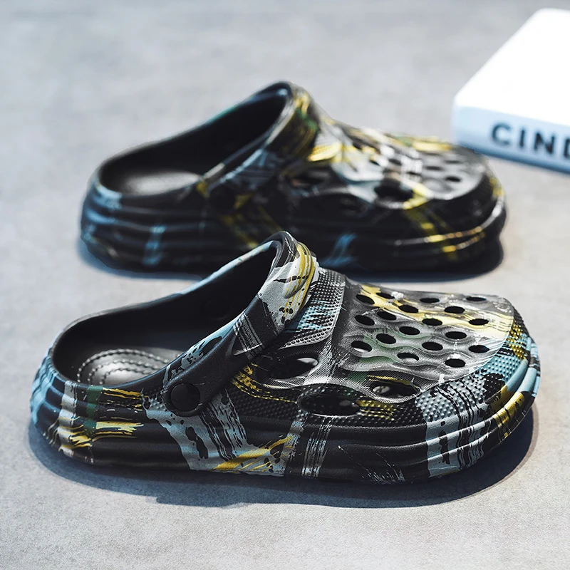 Men's holey shoes EVA material couple style beach sandals, closed-toe, can be worn both ways