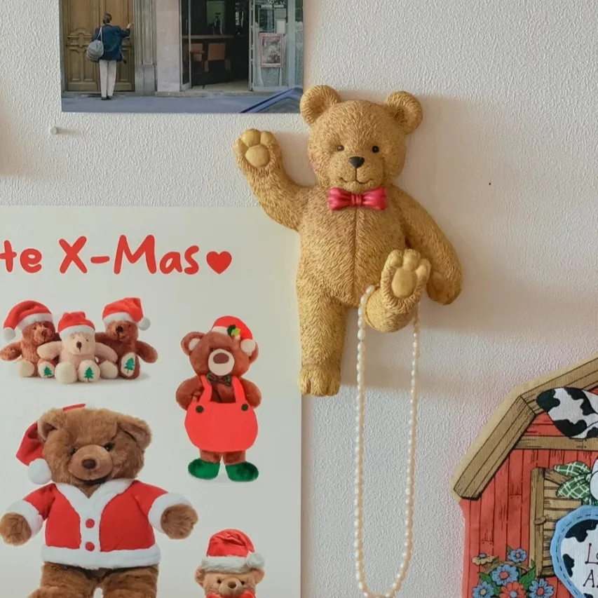 

Christmas Cute Bear Hanging Clothes Hook Retro Instagram Hanger Bear Festival Gift Christmas Decoration Resin Ornament