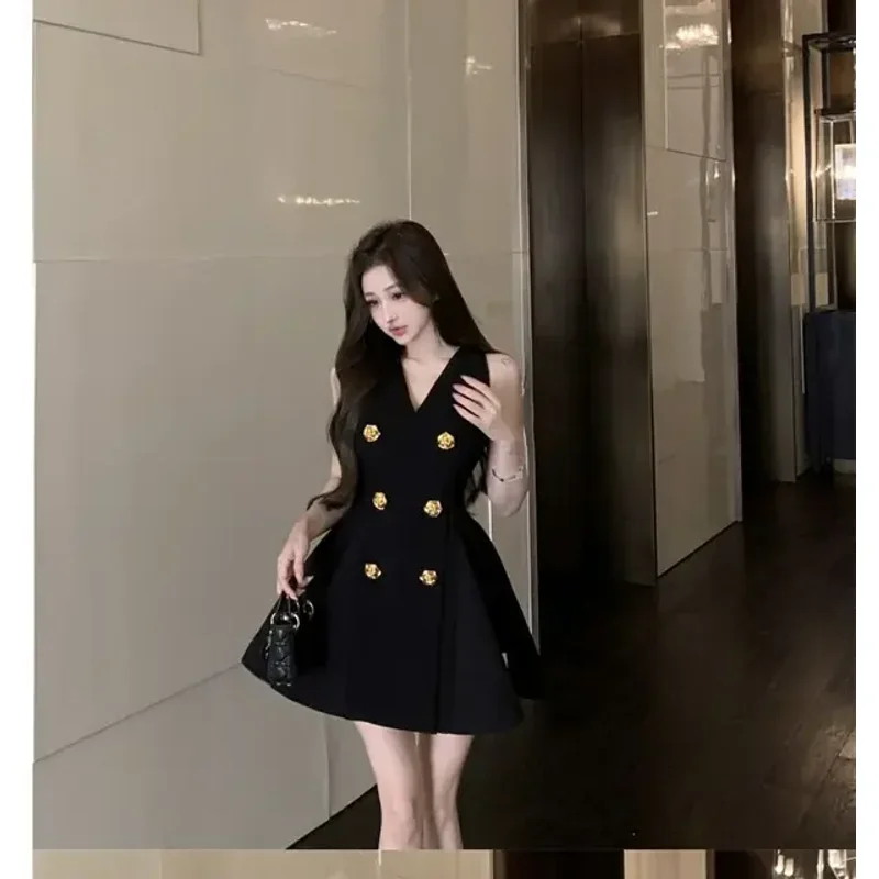 Elegante abito con cinturino in metallo nero con bottoni Abito estivo da donna vintage con scollo a V in vita Abiti corti a trapezio Abiti da festa senza maniche