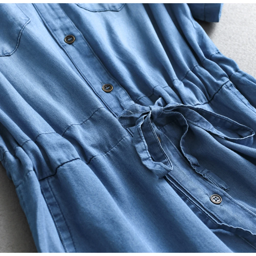 ชุดเดรสยีนส์สีทึบลําลองผู้หญิงกระดุมแถวเดียวออกแบบกระเป๋าสมมาตรสายรัดกระชับสัดส่วนชุดเสื้อเชิ้ตอเนกประสงค์