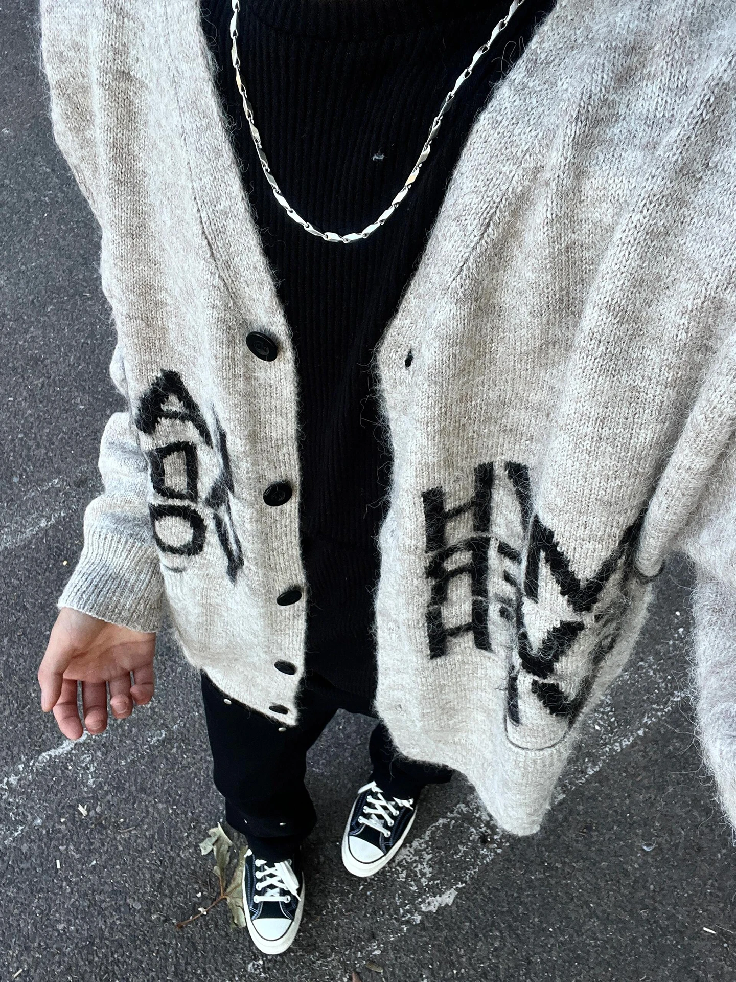 

Мужской мягкий вязаный кардиган с V-образным вырезом и буквенным принтом, повседневная верхняя одежда в американском стиле, осенняя коллекция