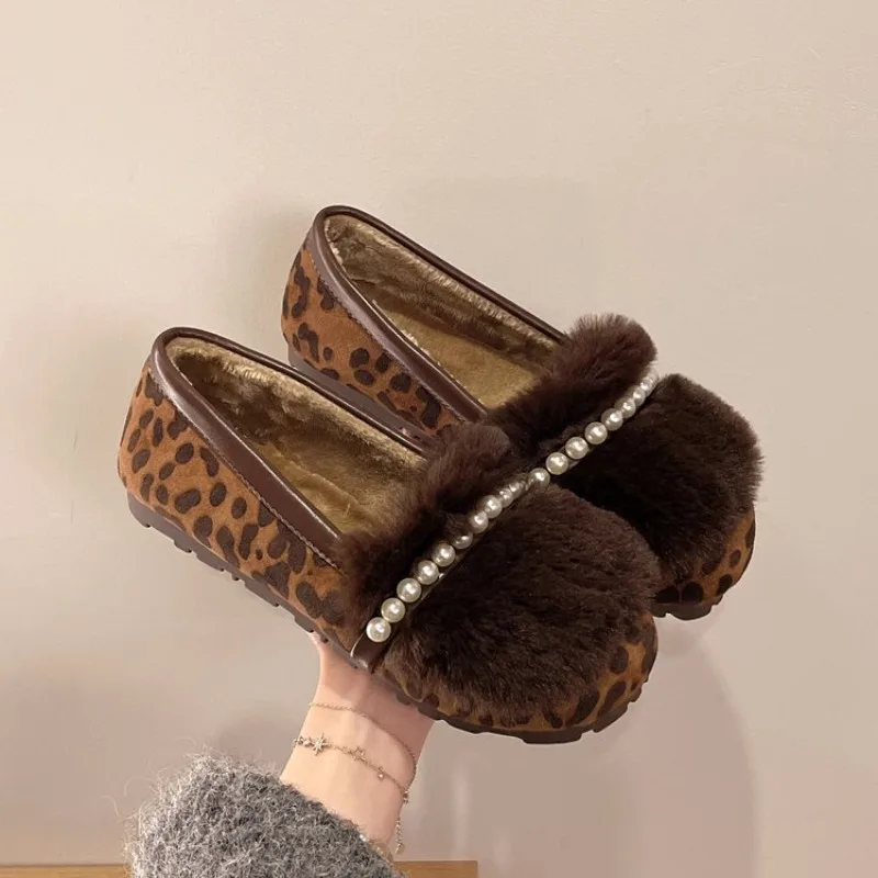2026 Winter Women Furry Loafers Pearls Strap Comfortable Warm Plush Lining Slip on Flat Shoes Daily Casual Shoes