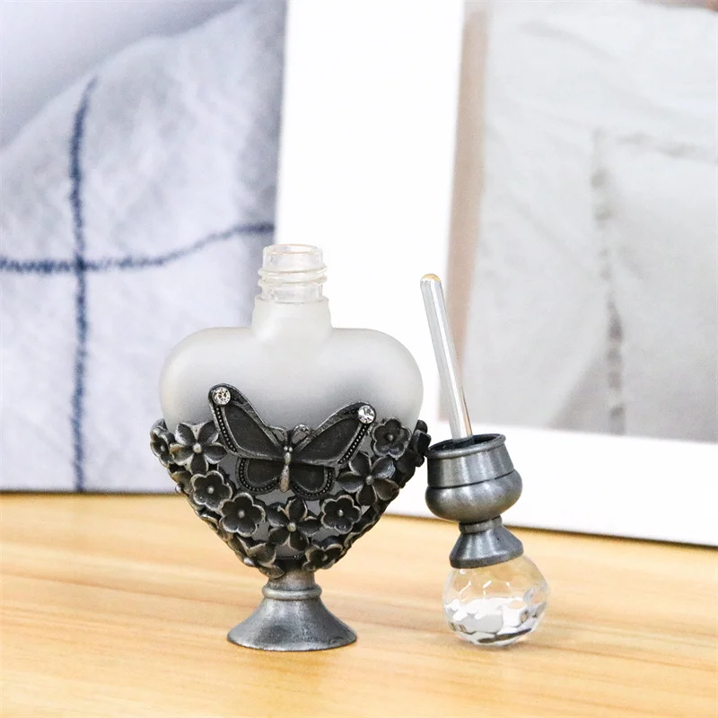 20pcs Dubai Metal Jewellery Model Perfume Bottle Dispensing Empty Essential Oil Glass Bottles 10ML Heart-shaped Perfume Jar