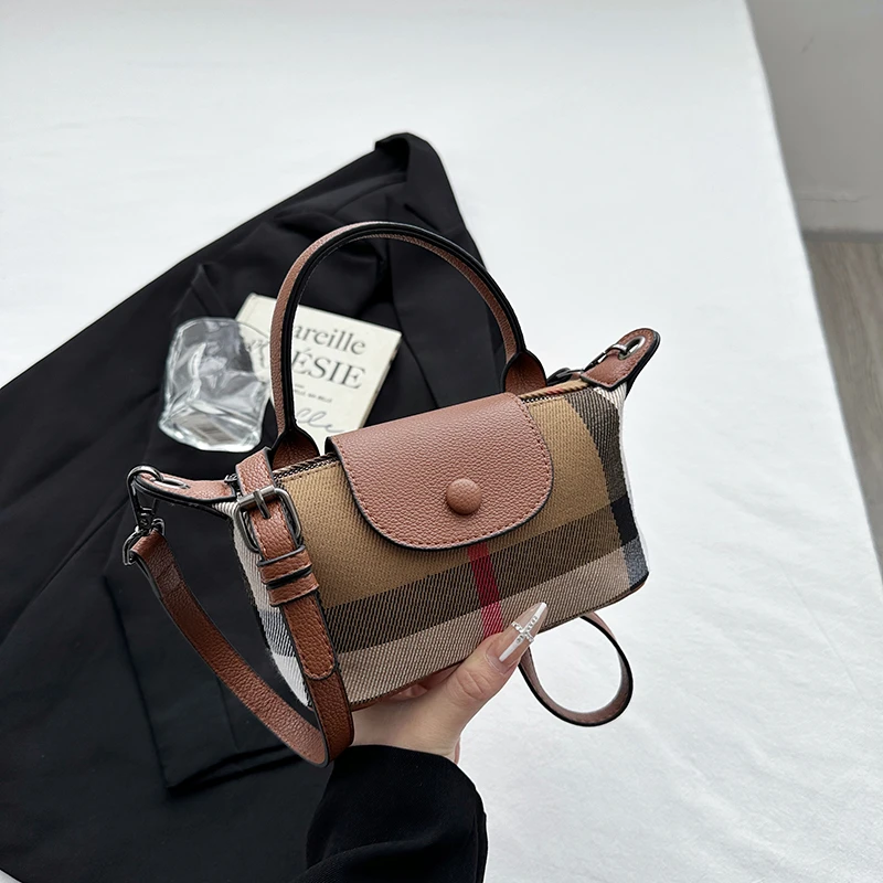 

Fashionable Vintage Messenger Bag - Trendy Leather Crossbody With Gold Logo Accent And Parisian-Inspired Silhouette