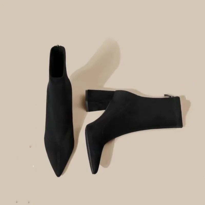 Elegante Winterstiefel in Übergröße mit spitzer Zehenpartie, aus Wildleder, bequem, mit quadratischem Absatz, lässige Arbeitsstiefeletten für Damen, modischer neuer Stil. – Detail 4