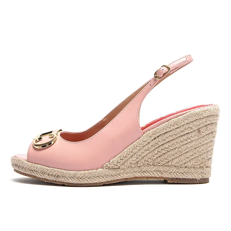 サンダル夏の女性のカジュアルシューズゴールドイニシャル記章 PU レザーウェッジ高級ブランドウェッジシューズ