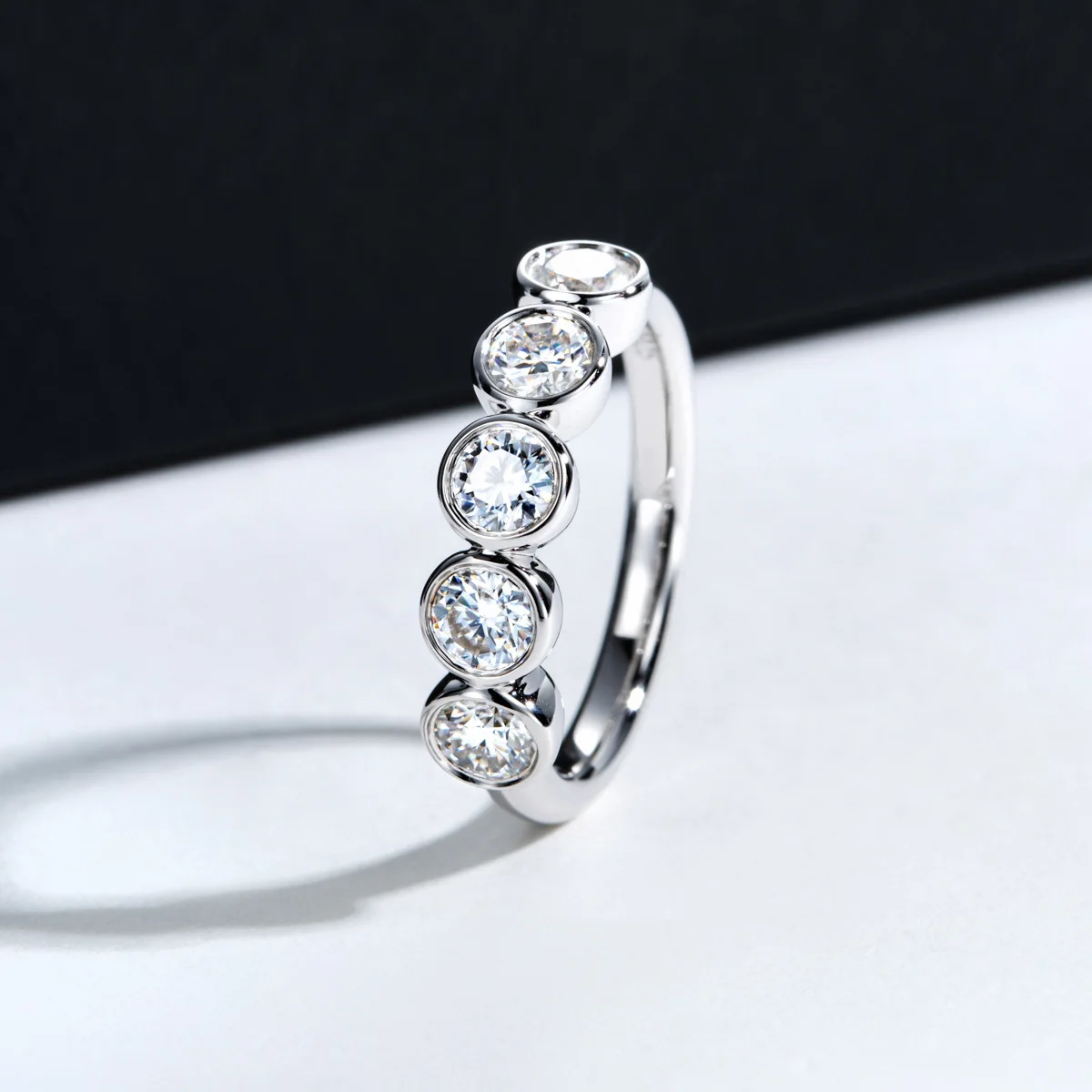 

Кольцо Carnica 4 мм с муассанитом 1 карат для женщин, 100% стерлинговое серебро S925, сверкающее обручальное кольцо, ювелирное изделие, цвет GRA D, имитация бриллианта, хит продаж