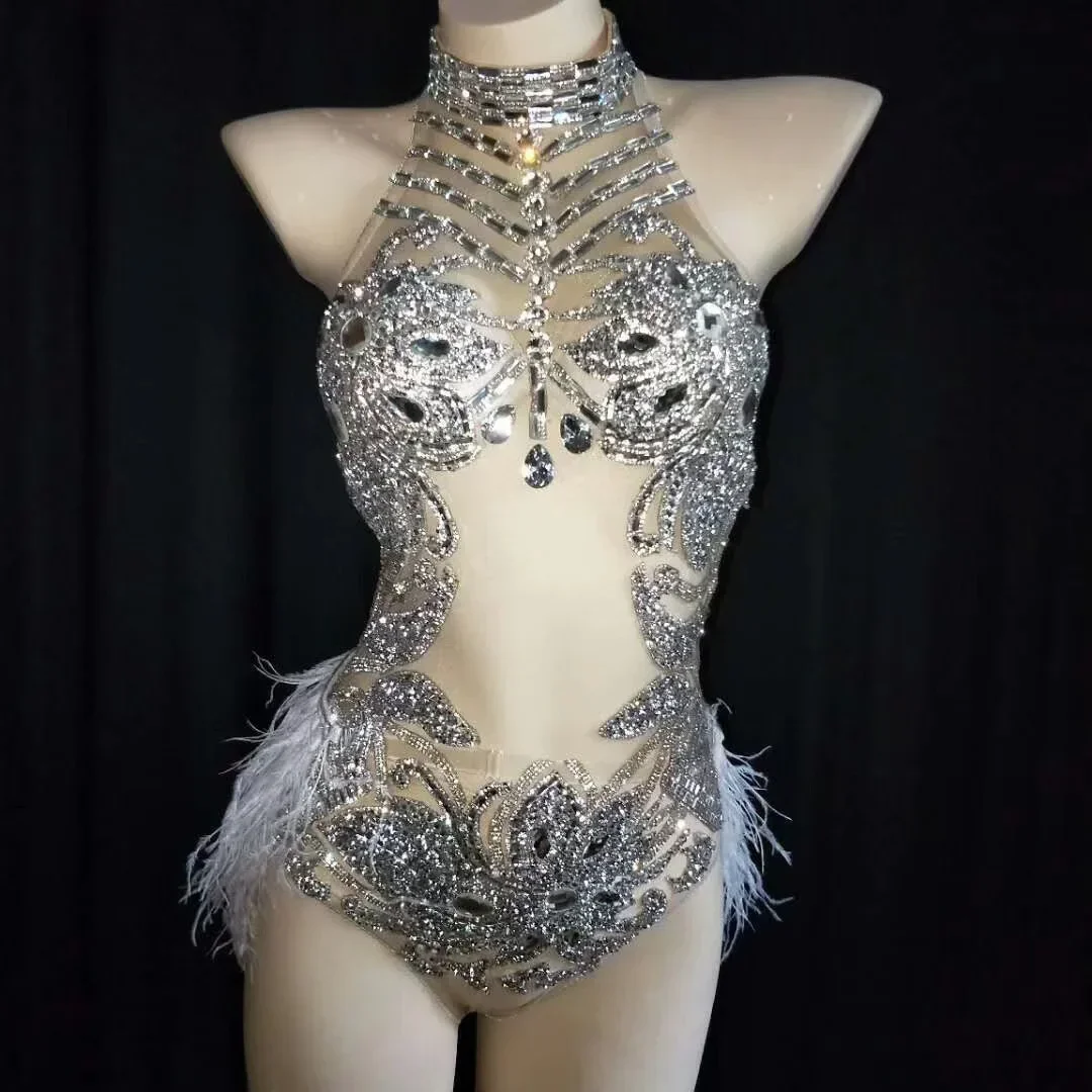 Body senza maniche da donna con strass brillanti Cantante Stage Wear Abiti con piume bianche Guanti da ballo da sera Drag Queen Outfit