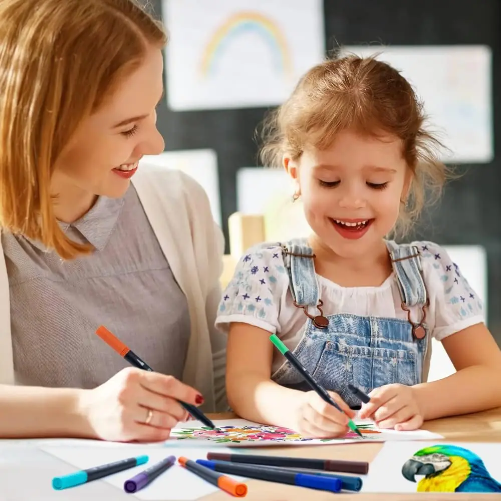 Pennarelli Artistici a Doppia Punta, 36 Colori per Libri da Colorare per Adulti, Regali di Natale per Adolescenti e Gadget da Inserire nella Calza di Natale