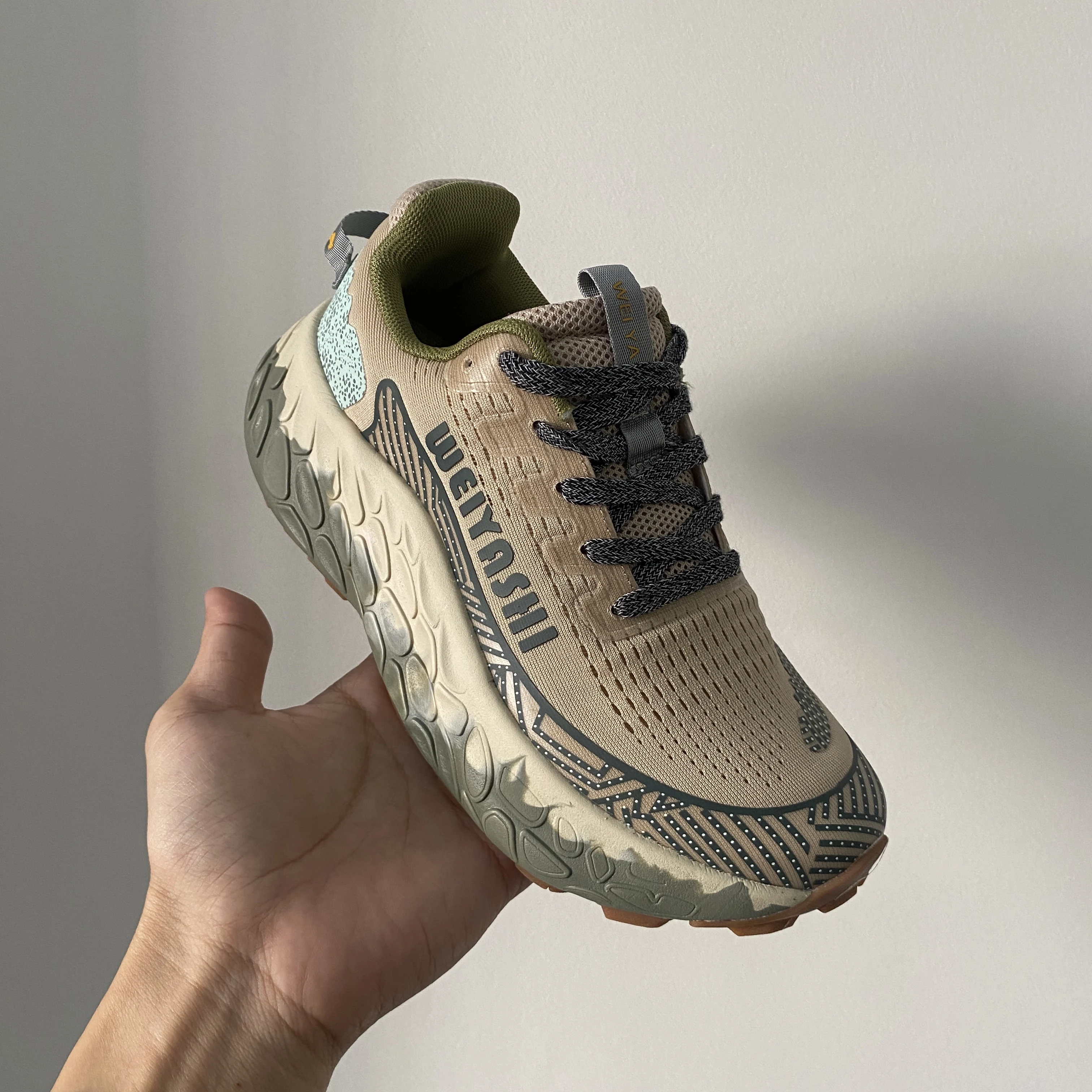 

2025 Women's Sneakers Flat Casual Sneakers Designer Brand Luxury Men's Walking Shoes Chunky Hiking Women's Sneakers