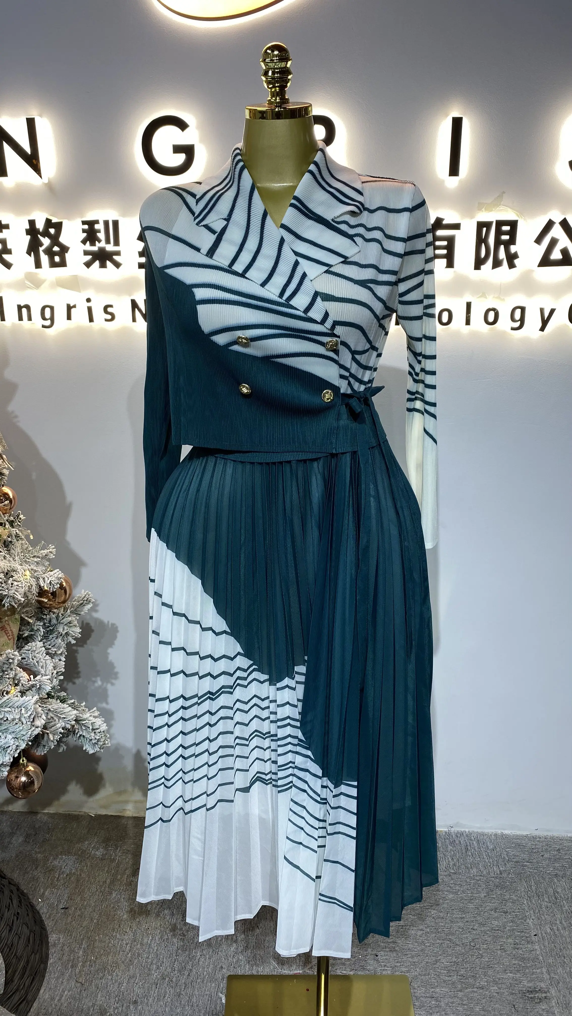 

Женский красочный плиссированный костюм с воротником из искусственного двух частей, элегантное летнее длинное платье Миядзаки высокого класса-GZXX434