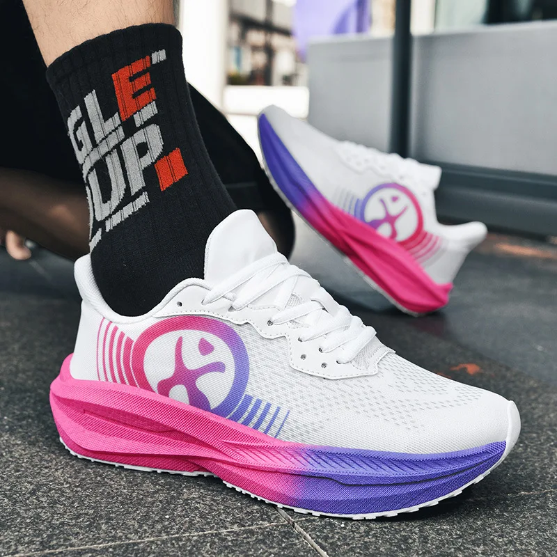 รองเท้ากีฬาลำลองคุณภาพสูง ผลิตจากคาร์บอน รุ่นใหม่ปี 2025 ระบายอากาศได้ดี รองรับแรงกระแทก รองเท้าวิ่งสำหรับคู่รัก รองเท้าผ้าใบผู้หญิง