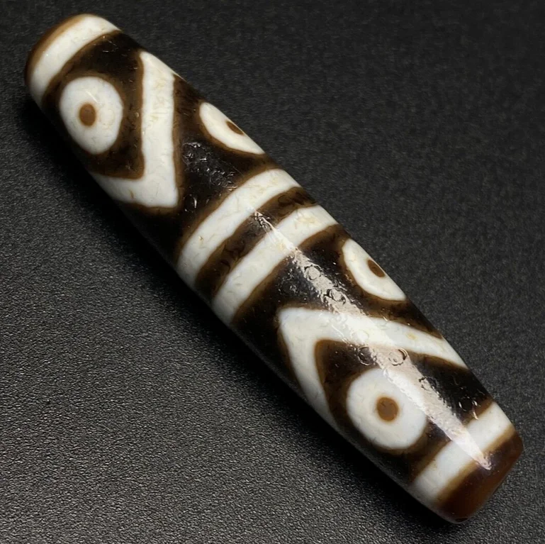 Contas DZI tibetanas antigas ágata antiga pingente amuleto totem de 8 olhos 55 × 13 mm