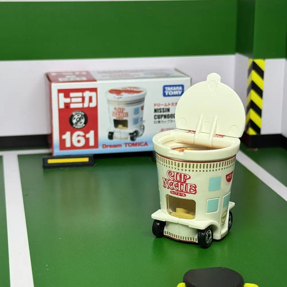 TAKARA TOMY Tomica Dream Tomica cup noodle 161 Alloy Car Model Cartoon Food and Game Car Cup driving Leriqing Lamian Noodles Car