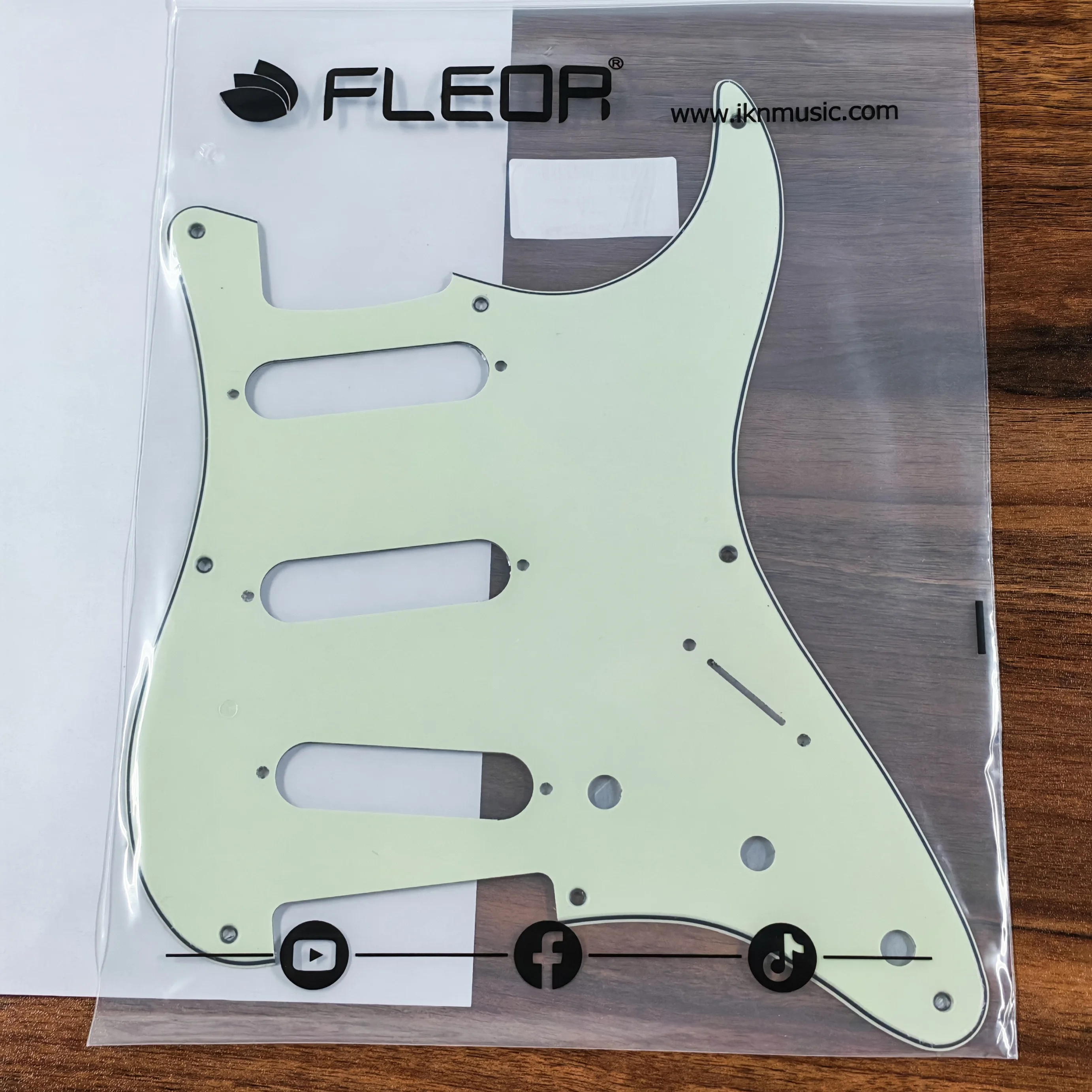 FLEOR Plastic Vintage 8-Hole ST Guitar Pickguard SSS  Mint Green 3Ply Scratch Plate Pick Guard