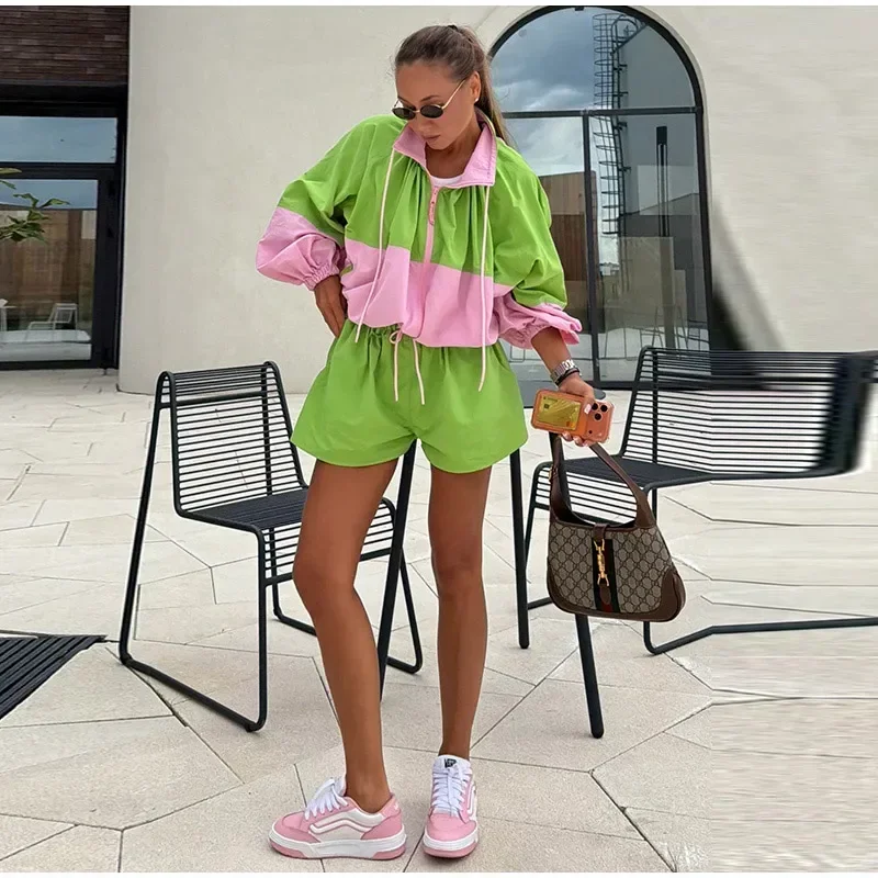 Farbblock-Damen-Hosenset mit Stehkragen, Schnelltrocknende Puffärmel-Jacke, Kordelzug, Elastische Taille, Kurze Hose, Sport-Streetwear-Set für Damen – Detail 1