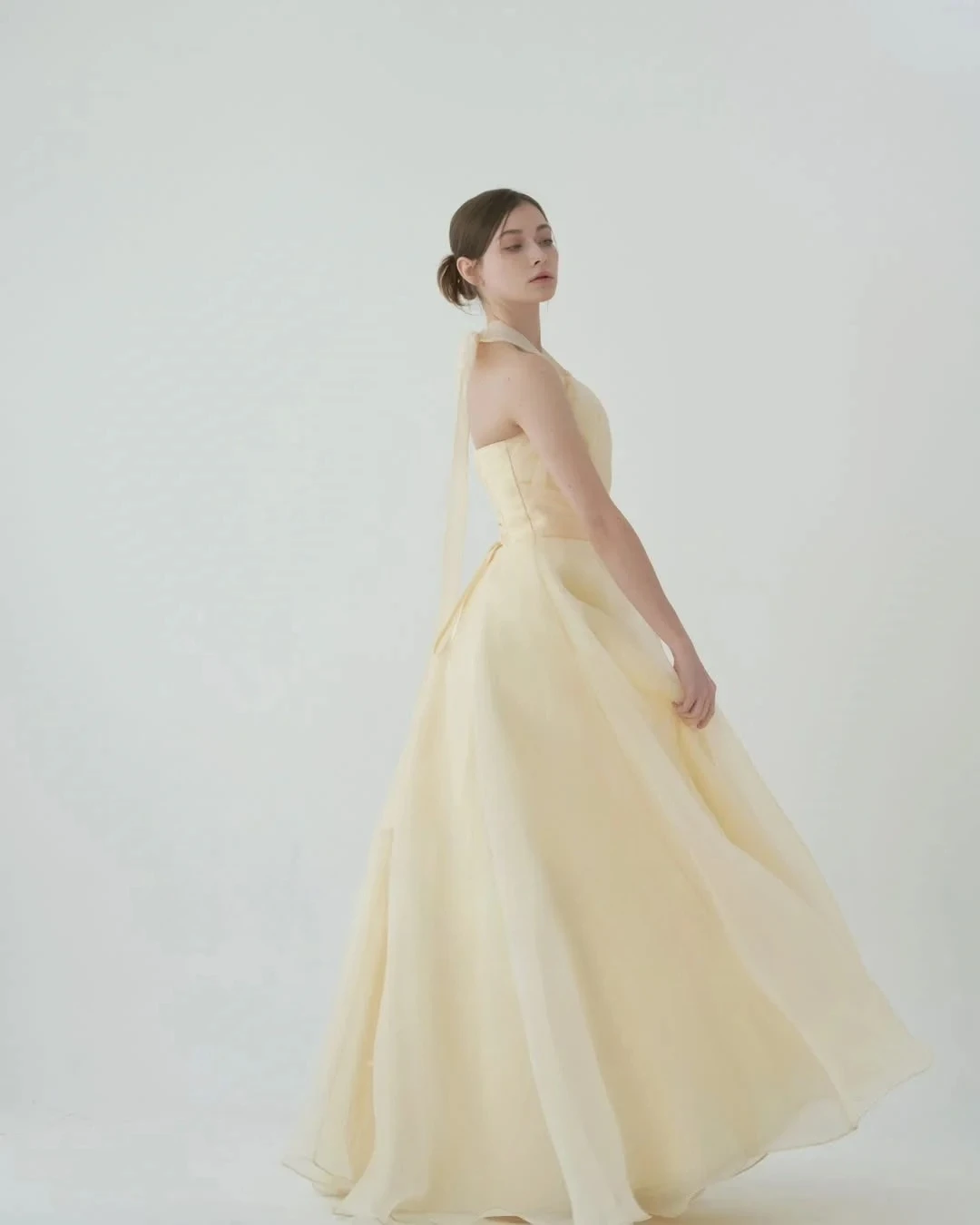 Customized Simple Elegant Charming Pleats Organza A Line Wedding Dresses Temperament Dignified Yellow Halter Corset Bride Gown