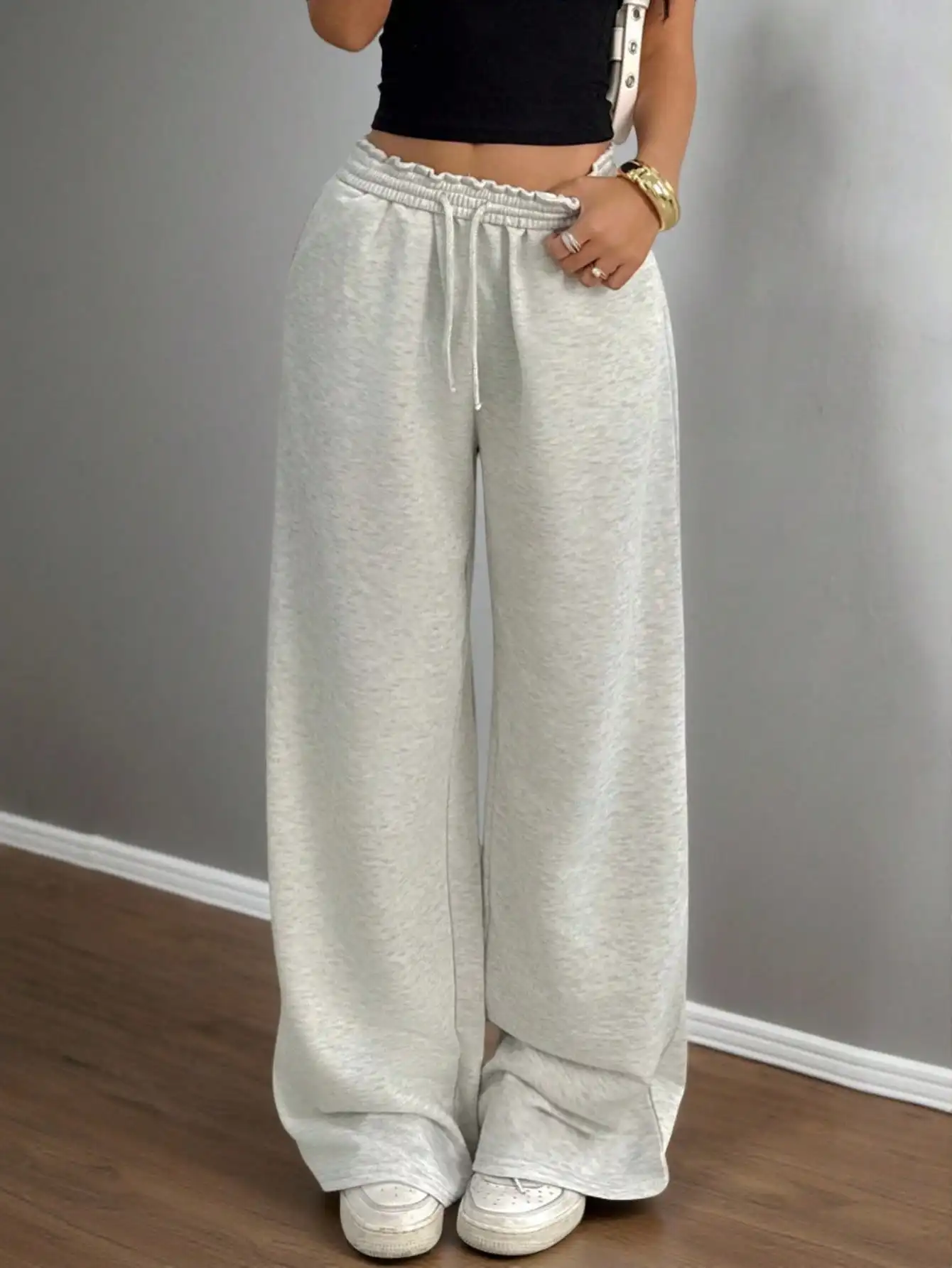 

Свободные спортивные брюки унисекс с широкими штанинами и эластичным поясом, серые