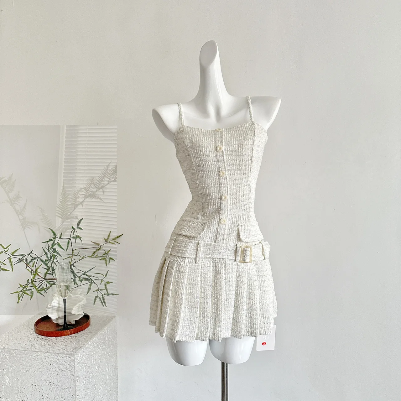 

Women's White Belt Waist-Hugging Sleeveless Dress 2025 Summer New Elegant Party Date Skirt French Sexy Slim Suspender Dress
