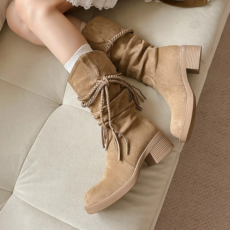 Otoño nuevas botas con borlas Vintage punta redonda plataforma de gamuza antideslizante resistente al desgaste tacón de bloque botas apilables de barril largo