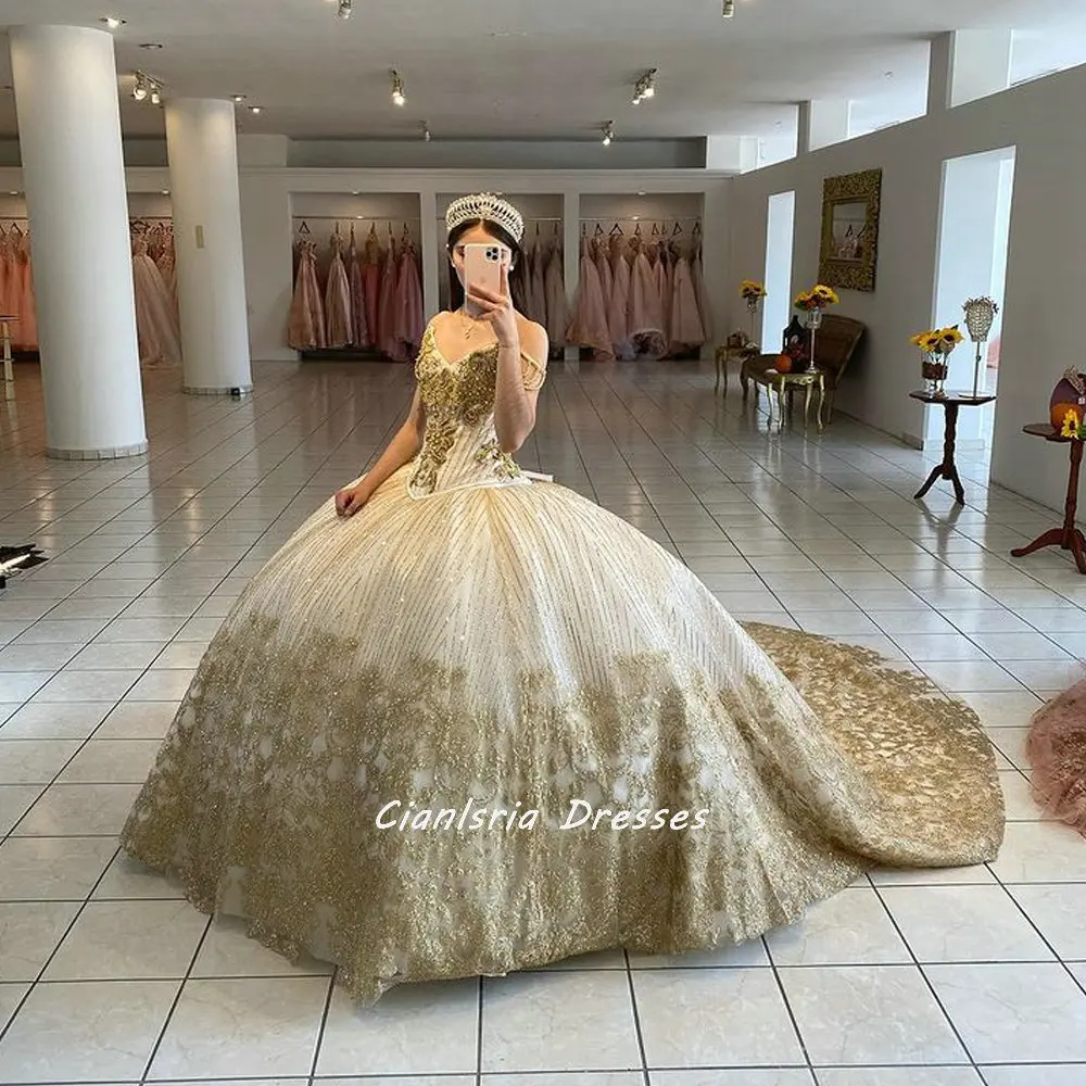 

Золотистые Кристаллы с блестками аппликации платья для Quinceanera бальное платье с открытыми плечами с бисером корсет с бахромой для милой вечеринки 15 девушек