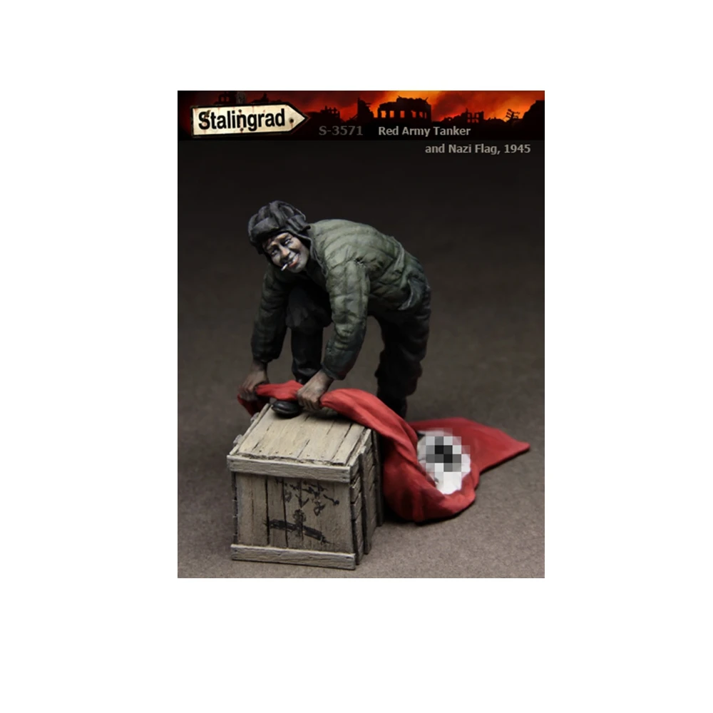 

1:35 Resin kit Red Army Shoe polishing 1945