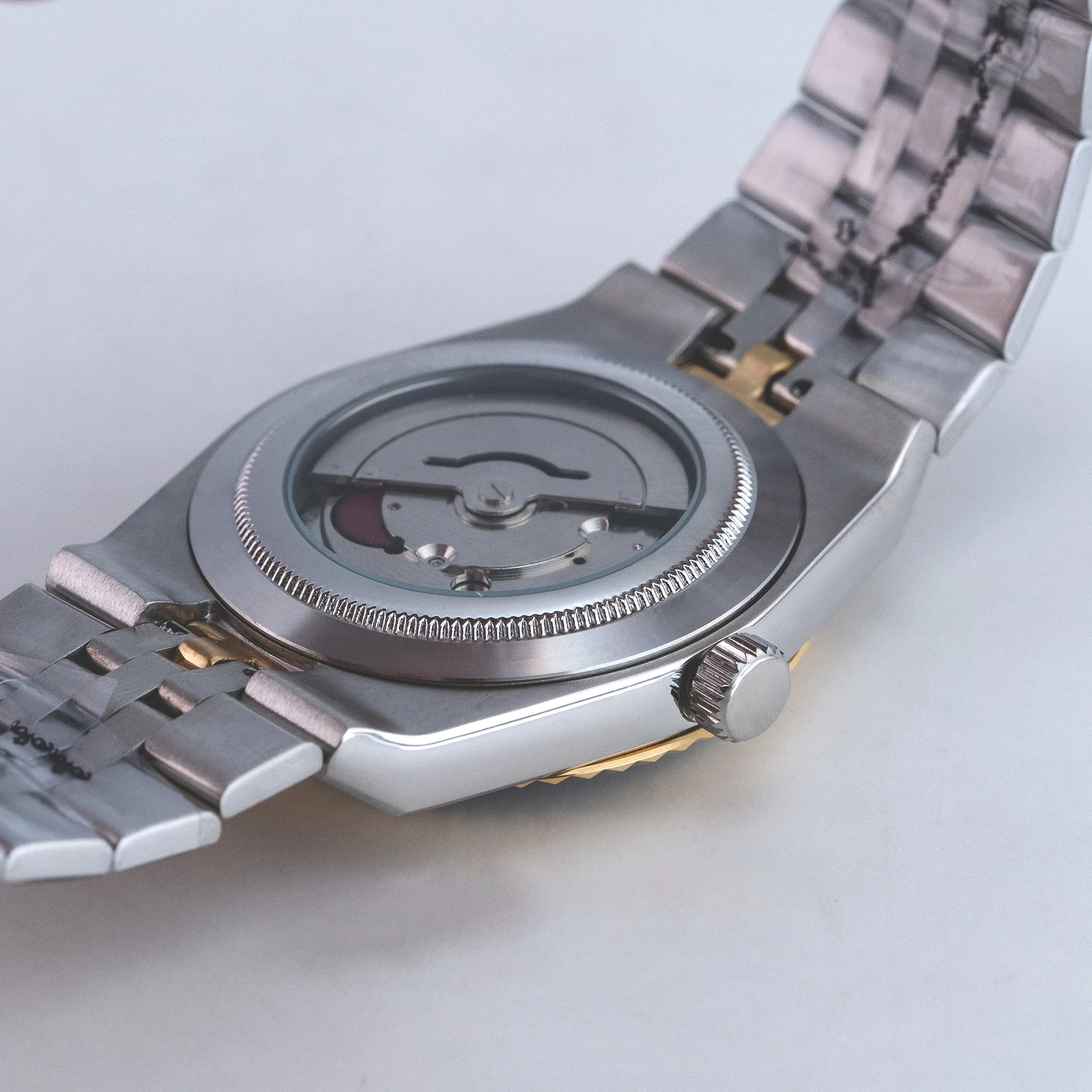 Men's Stainless Steel Automatic Watch NH35 Movement Japan/China Origin Sapphire Crystal Waterproof with Calendar Window