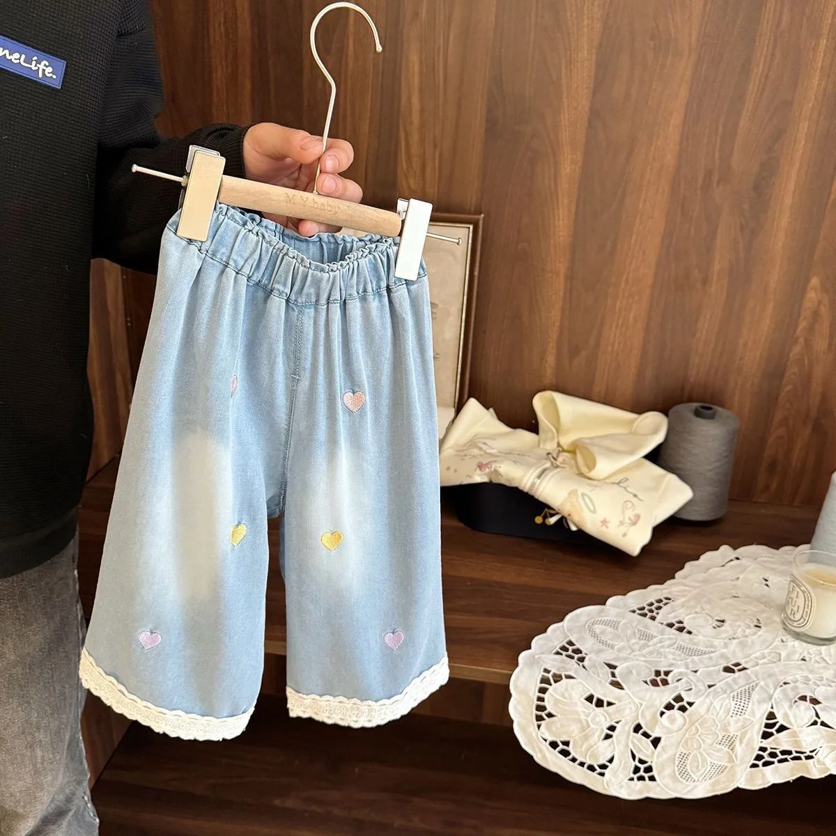 

Baby Girls Thin Love Embroidery Soft Jeans Kids Summer Elastic Waist Casual Wide Leg Pants Girls Straight Denim Pants
