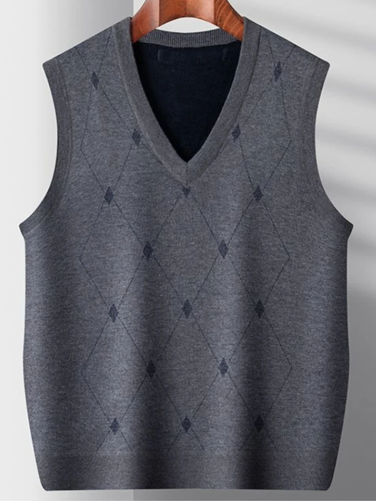 Korean Style Fashion High Quality Men's Argyle Knitted Vest Autumn Winter Fleece Lined Thickened Middle Aged Casual Waistcoat