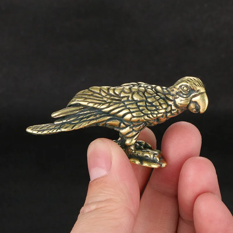 Vintage Antique Brass Parrot Solid Figurine Creative Domineering Decorative Tea Pet Craft For Office Desk Home Desk Decoration