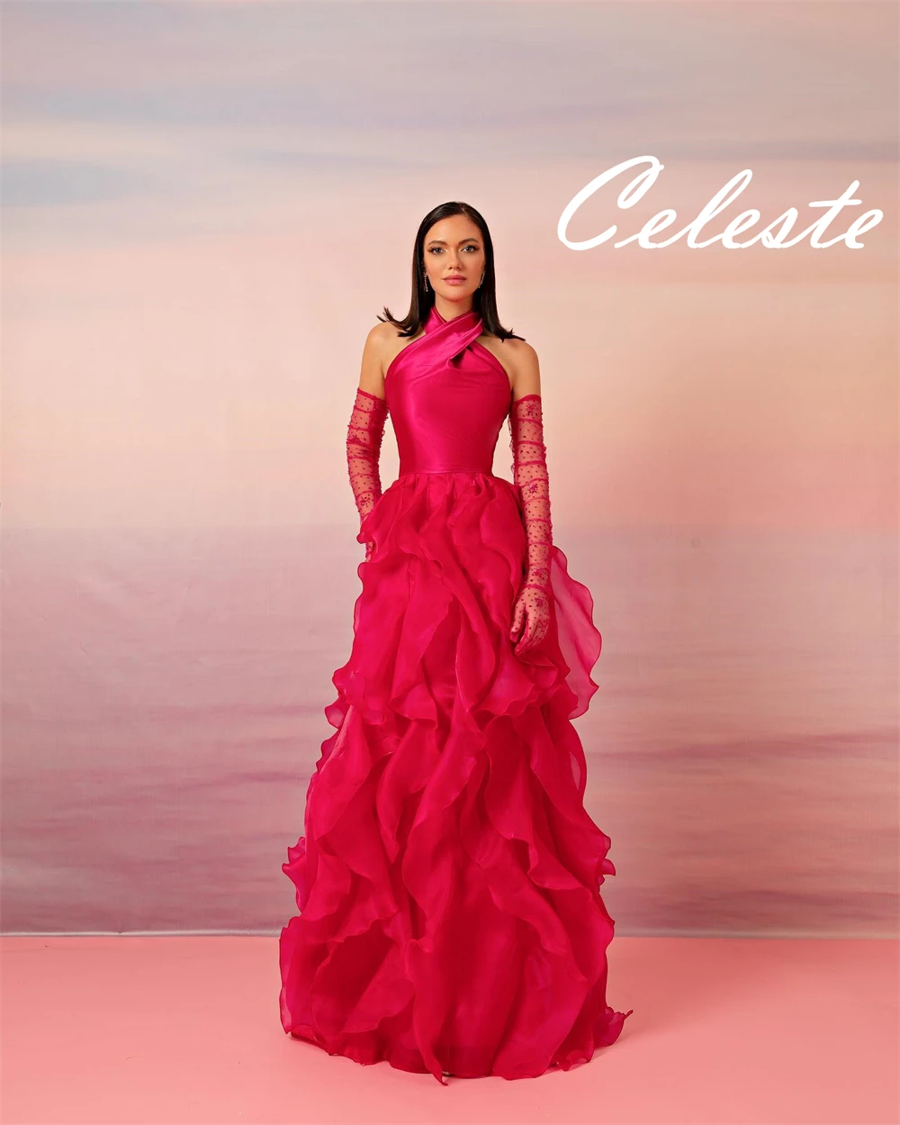 맞춤형 매력적인 오간자 이브닝 드레스, 정교한 홀터 슬리브리스 홈커밍 드레스, 럭셔리 스윕 트레인 프롬 드레스