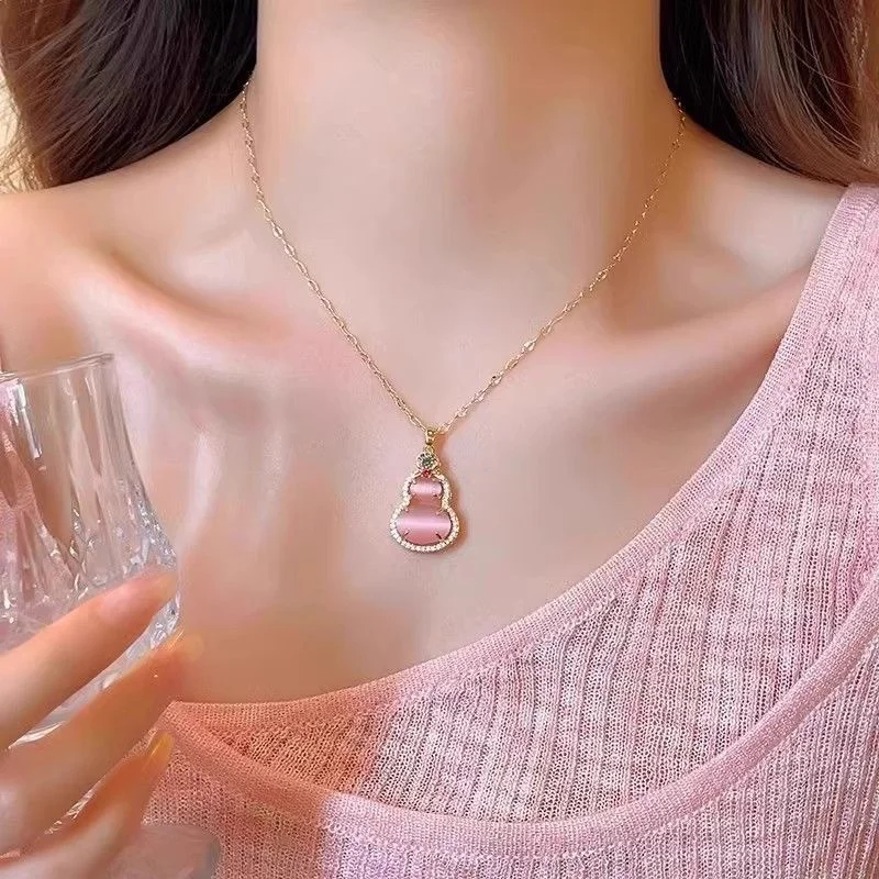 Gourd pendant necklace for women, a new and trending 2026 style, a popular clavicle chain, a Mother's Day gift for mom.