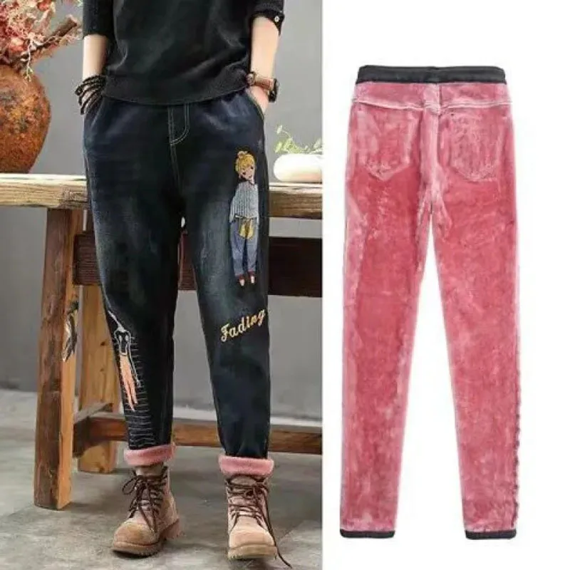 Imagem -05 - Harem Jeans de Veludo Luxuoso para Mulheres Calças Jeans Bordadas Vintage Jeans Largos de lã Espessada Quente Jeans Casual Extragrande 5xl Novo Inverno