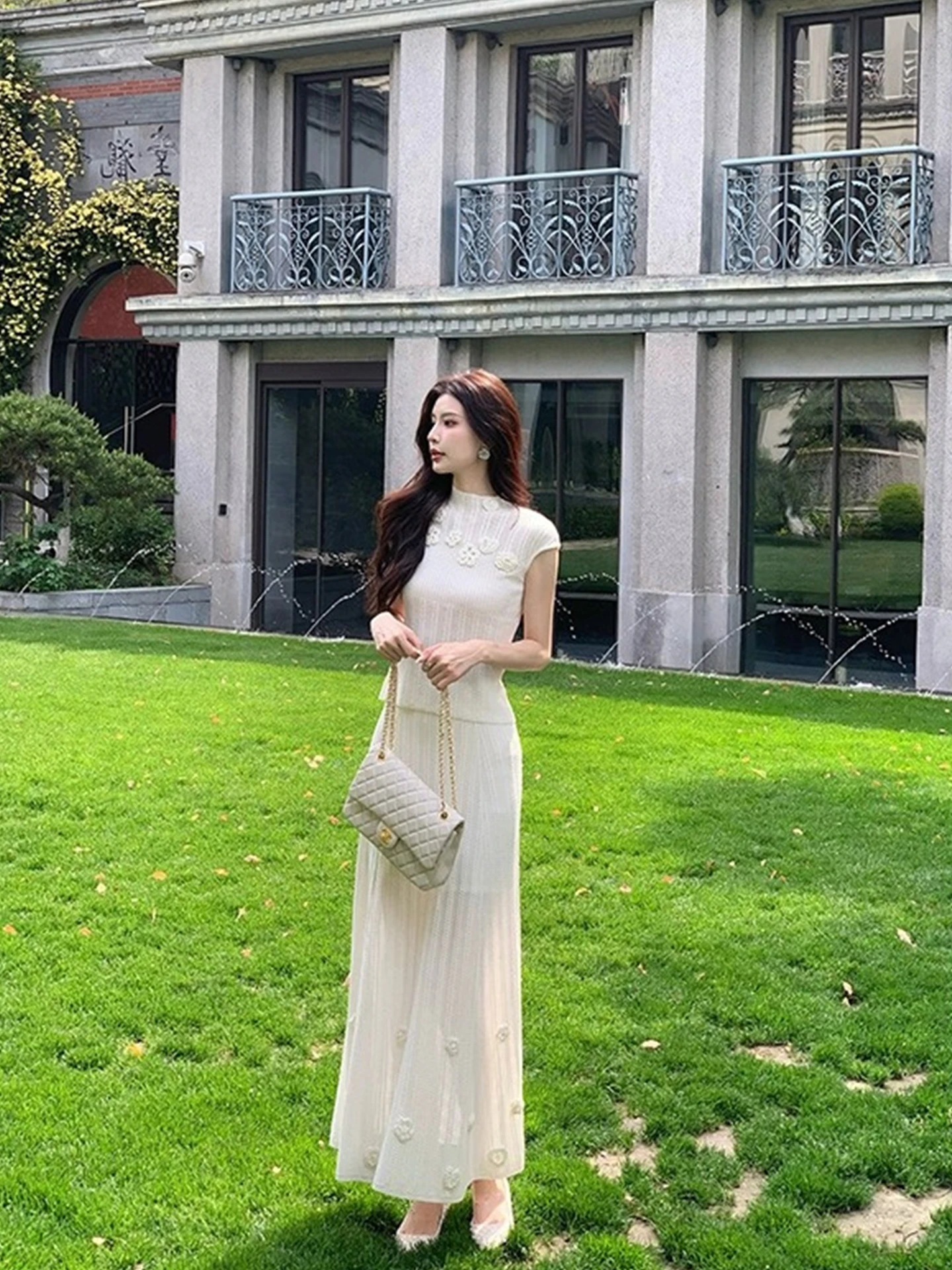 قميص نسائي محبوك من الحرير الجليدي بقصة ضيقة Ne Summer 2025 تصميم فريد من نوعه ثلاثي الأبعاد على شكل زهرة للتنقل النسخة الكورية ملابس تريكو