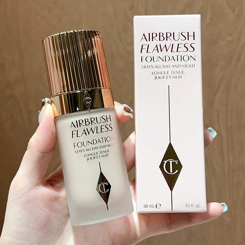 

Жидкая тональная основа Charlotte Tilbury Super Grinding Bottle: контроль жирности, улучшение состояния кожи, водостойкая, устойчивая к поту, не скатывается, для ежедневного использования.