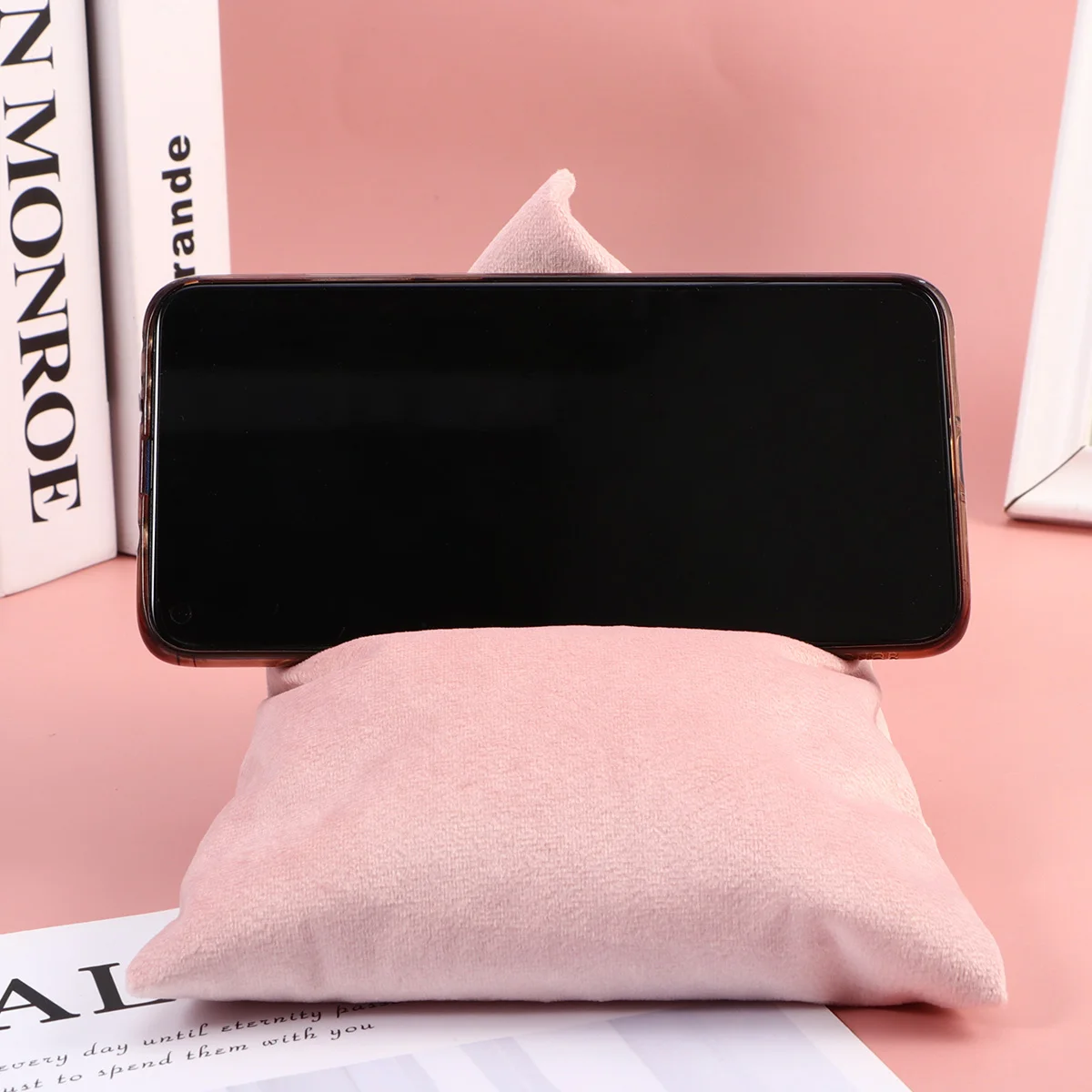 Phone Tablet Multi-angle Triangular Support Pillow Pillow Reading Stand for Home Dorm Daily Use ( Pillow)