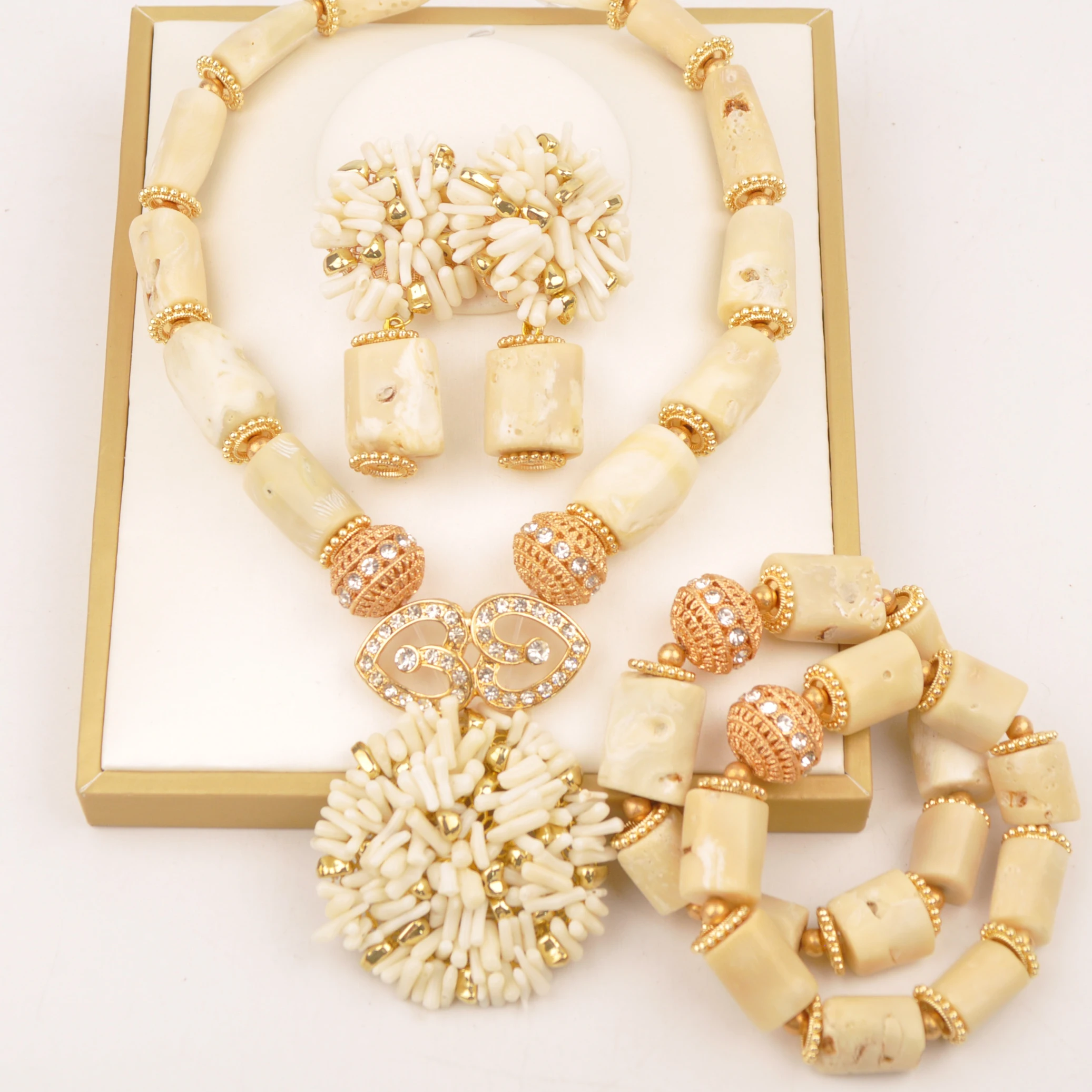 collier-de-mariee-africaine-ensemble-de-bijoux-en-perles-blanches