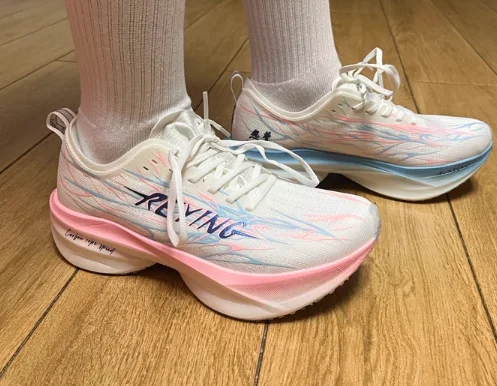 

New hot summer 2025 essential lightweight neutral comfortable breathable shock-absorbing running shoes sneakers very good