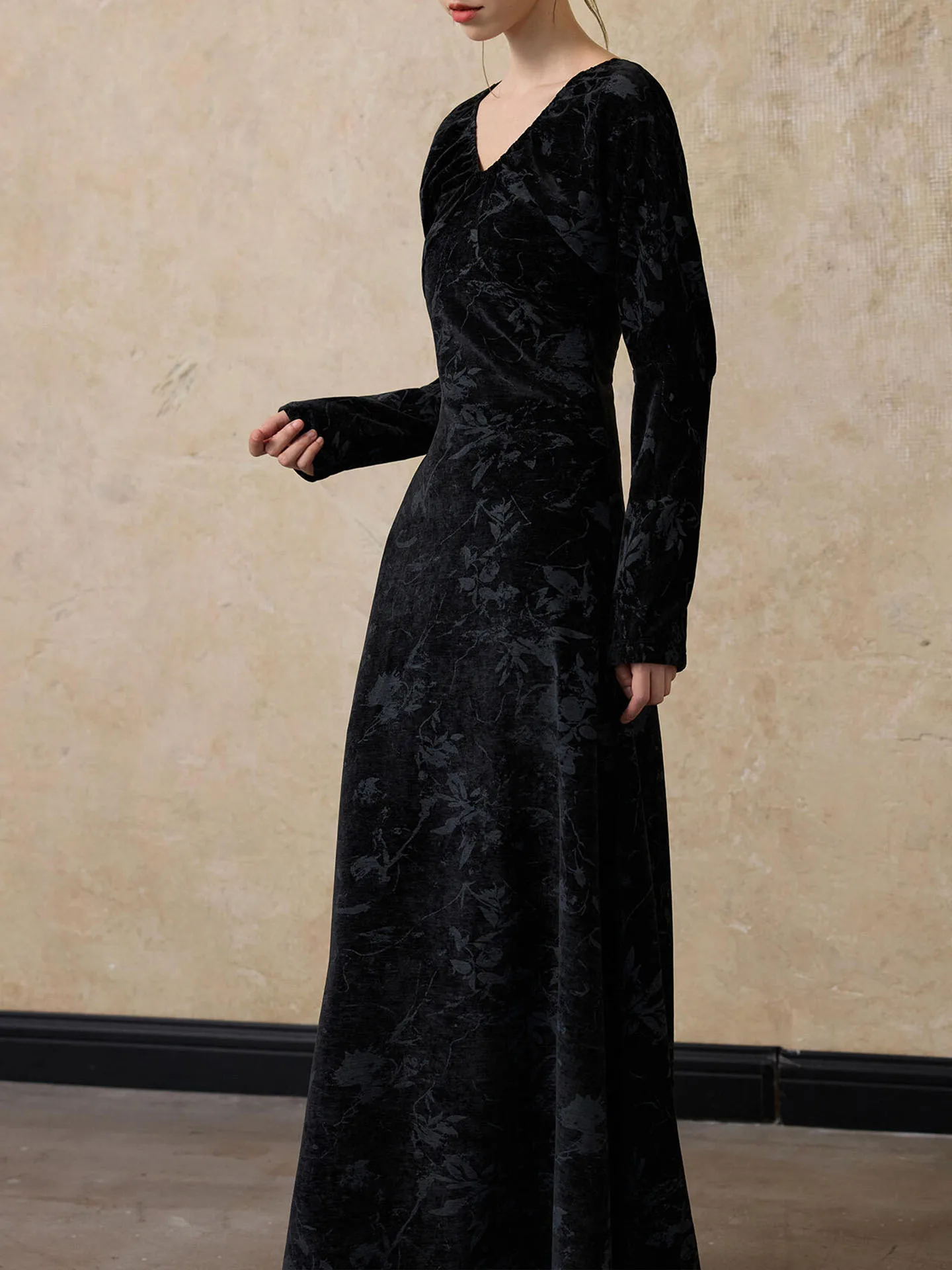 

Ele Bla Velvet Dr Women's Long Sve V-Ne Vintage Sle Spring 2026 New Arrival Maxi Dr Casual Commute