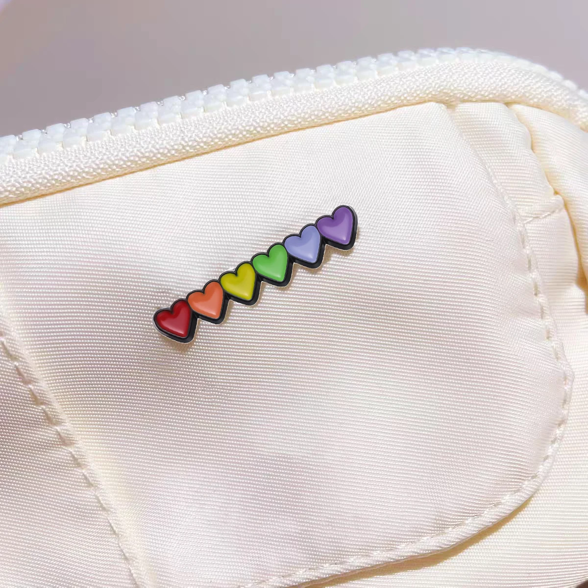 

3CM Japanese-style Cute Rainbow Rectangular Badge – Rainbow Heart Metal Badge, Versatile Pin Accessory