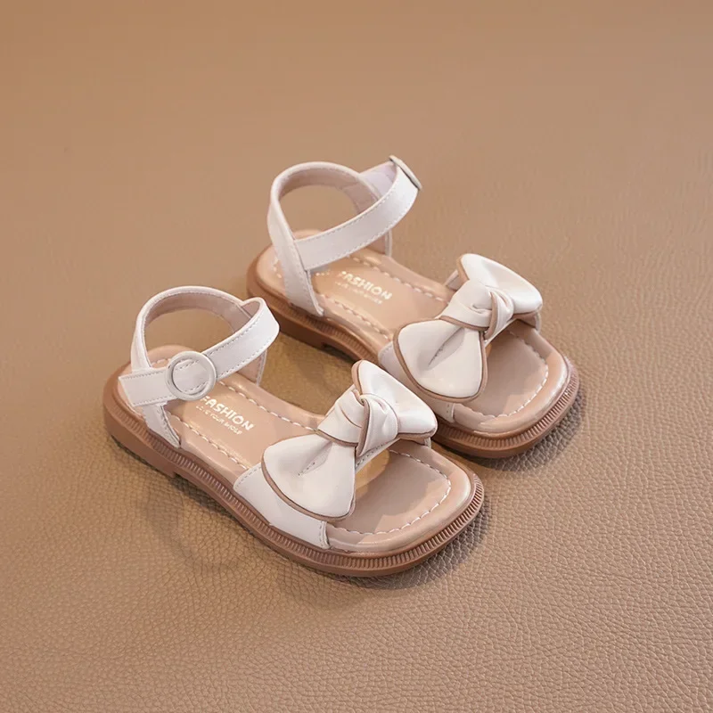 Kinder Sommers andalen Mode süße Bowknot Mädchen Schule kausale flache Sandalen vielseitige Kinder weichen Boden Strands chuhe Open-Toe