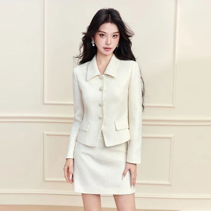 

Изящный комплект из двух предметов в стиле кэжуал: женский приталенный жакет и короткая юбка А-силуэта, новая модная коллекция весна 2026