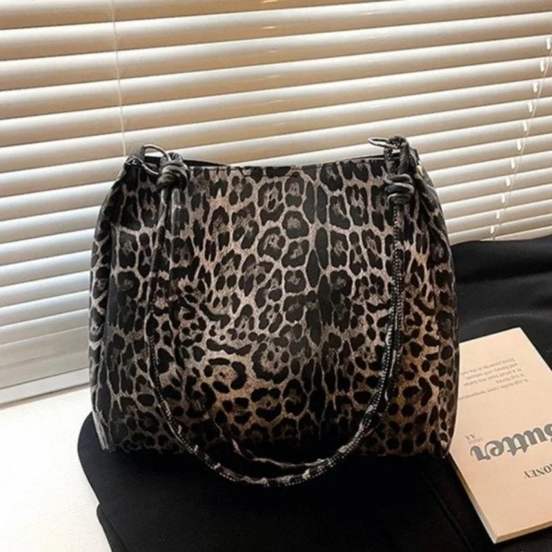 Chic Timeless Handbag One Shoulder Office Commuting Work Meeting Exquisite Glamorous Charming Dainty Elegant Portable