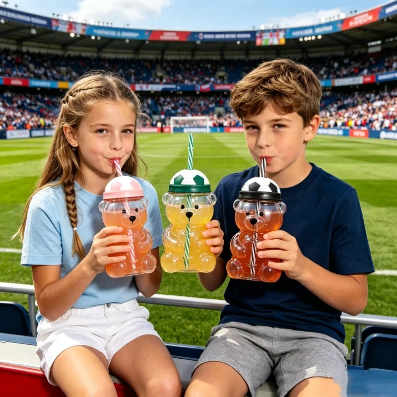 600ml大容量サッカーボール型テディベアガラスストローカップ　可愛い漫画風クマのストロー付きドリンクカップ（コーヒー、牛乳、ジュース、水用）